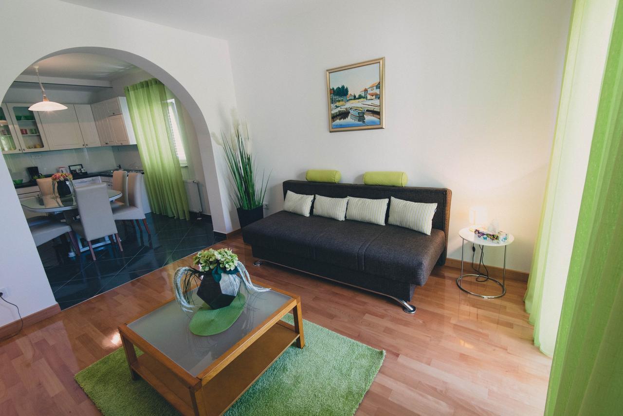 Sunny Garden Apartment